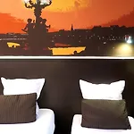 أوديسا مونتبارناس فندق